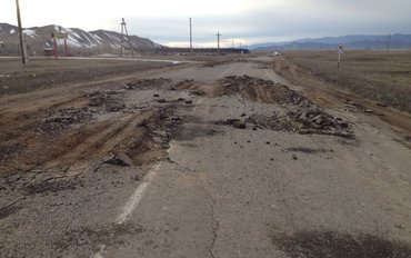 В Республике Тыва не спешат ремонтировать дороги, которые включены в планы работ на 2017 год