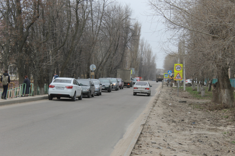 Жители города Семилуки жалуются на ремонт ул. Крупской, который привёл к заторам и аварийным ситуациям