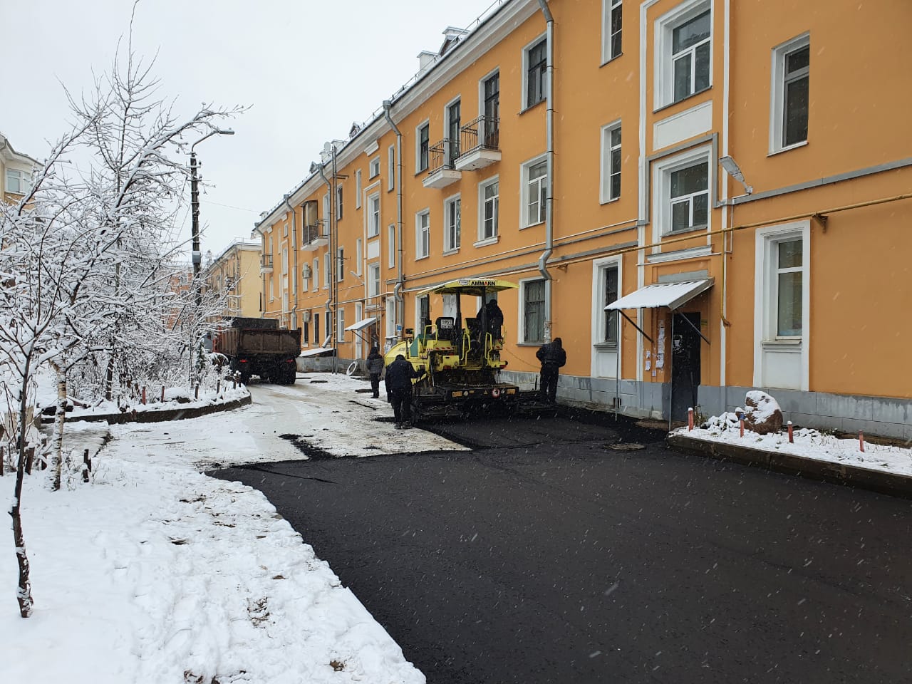 Эксперты ОНФ сообщат в правительство – в каких городах власти считают нормальным укладывать асфальт в снег и в дождь