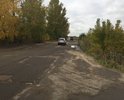 Добрый день! Дорога в ужасном аварийном состоянии, непонятно кому принадлежит, летом одни ямы, под асфальтом бетонные плиты, которые под нагрузкой сваливаются на обочину. Зимой ужасные наросты льда и снега, никто дорогу не чистит вообще. Хотя, машин ездит очень много по ней, как легковые, так и в большей степени грузовые и еврофуры. Данная дорога идет от Окружной федеральной юго-западной дороги и до завода Металлоконструкций. Много организаций находится в данном месте, до которых очень сложно добраться, а пешком дойти, особенно зимой, просто нереально. Спасибо за внимание, надеюсь на Вашу помощь!