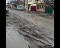 Данная улица находится в курортном городе. дороги просто нет! Вообще нет... Просто грязь и таких дорог в этом городе очень много, нет сил больше терпеть этот ужас, машины ломаются, застревают, бесконечные ямы, которые с каждым годом размываются все больше. Зимой это просто тихий ужас. Просто сплошная земля, ни щебня, ни песка... нечего. ПОМОГИТЕ УМОЛЯЮ!!!