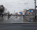 Справа на светофоре в луже огромная яма. И в принципе вся улица 22 Съезда КПСС после таяния снега и льда в огромных ямах