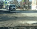 Дорога к городской поликлинике разрушена, на повороте глубокая яма из которой с трудом выбираются машины, не знаю как скорые к ней пробираются при необходимости