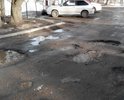 Возле въезда к кулинарному техникуму от Московского проспекта,вообще нет дороги
Возле дома 129а по Московскому проспект ямы и рядом с Московским проспектом 145а