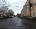 Участок достаточно давно не видел ремонтов, исключая ямочные. На повороте напротив заправки КТК практически постоянно лужа.