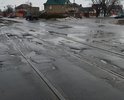 Дорожное полотно в ямах.