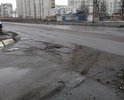 Сия загородка уже неделю стоит, забили все щебнем и все... ни знака предупреждающего... догадайся сам