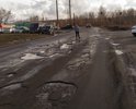 Дорога стоимостью 2.5 млн руб. Работы выполнялись осенью 2015 г., т.е. дорога еще на гарантии. Множественные ямы, щебень, колейность.