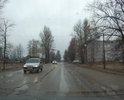 НЕ самая плохая дорога в городе, но ям хватает.