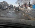 Дорогу делали в августе 2015, асфальт клали прямо в лужи во время дождя. После первой же зимы он начал разрушаться по все протяженности участка улицы. Сейчас чтобы проехать и не угодить в ямы приходится играть в слалом, выезжать на встречку, некоторые ямы достигают половины колеса, сейчас большинство из них спрятано лужами что усугубляет их объезд.