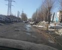 Дорогу делали в августе 2015, асфальт клали прямо в лужи во время дождя. После первой же зимы он начал разрушаться по все протяженности участка улицы. Сейчас чтобы проехать и не угодить в ямы приходится играть в слалом, выезжать на встречку, некоторые ямы достигают половины колеса, сейчас большинство из них спрятано лужами что усугубляет их объезд.