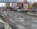 На участке дороги по улице 1-й Заводской от улицы Заводской до улицы пр. Губкина дорожное полотно находится в неудовлетворительном состоянии, имеются многочисленные выбоины и ямы, не соответствующие ГОСТ Р 50597-93.