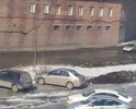 В огромную лужу проваливаются автомобили. Автомобили на данном участке движутся со скоростью не более 10 км/час. Полоса препятствий начинается от Виадука с 10-летия и продолжается до 20 лет РККА самый ад.