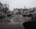 Огромные лужи в которых прячутся огромные ямы. Как и по всему городу делают ямочный ремонт несколько раз в год - толку ноль. Ямы появляются через несколько недель, плюс очередные кочки от заплаток. Ездить невозможно. Требует кап. ремонта!