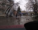 Огромные лужи в которых прячутся огромные ямы. Как и по всему городу делают ямочный ремонт несколько раз в год - толку ноль. Ямы появляются через несколько недель, плюс очередные кочки от заплаток. Ездить невозможно. Требует кап. ремонта!