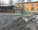 На дороге от дома по ул. Героя Чугунова, 6, до домов по ул. Героя Чугунова, 12а и 14 а, полностью отсутствует асфальтное покрытие, дорога разбитая, открытый люк, лужи, вода плохо уходит, нет подхода к домам, нет пешеходных дорожек.