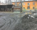 На дороге от дома по ул. Героя Чугунова, 6, до домов по ул. Героя Чугунова, 12а и 14 а, полностью отсутствует асфальтное покрытие, дорога разбитая, открытый люк, лужи, вода плохо уходит, нет подхода к домам, нет пешеходных дорожек.