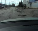 Дорога просто отсутствует, лужи глубиной 30 см, местами больше, по дороге практически невозможно проехать на легковой машине, скорость движения - 1 км/ч