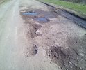 Дороги в плохом состоянии из-за долгого отсутствия ремонта, а на некоторых участках ограничились щебнем, в результате чего весной дорога желает оставлять лучшего...