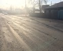 Улица 8 марта - часть выездного маршрута из города через "старый" мост. Дорожное покрытие пришло в негодность. Автомобилям приходится устраивать слалом между ямами и выбоинами. Улица требует ремонта. Еще одну зиму она не переживет.