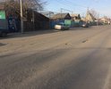 Улица 8 марта - часть выездного маршрута из города через "старый" мост. Дорожное покрытие пришло в негодность. Автомобилям приходится устраивать слалом между ямами и выбоинами. Улица требует ремонта. Еще одну зиму она не переживет.