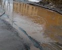 Дорога вся в огромных ямах , во многих местах нету бордюров , водители объезжают ямы по тротуару , дорогу не ремонтировали уже 3 года !!!