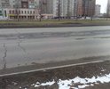 Разбита участками дорога в сторону города