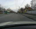 Состояние дорожного полотна неудовлетворительное, вся улица в ямах, не соответствующих ГОСТам