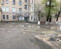 Вот такое состояние асфальтового покрытия во дворе дома