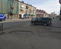 Въезд на муниципальную парковку весь в ямах, не соответствующих ГОСТам. Также в феврале производились ремонтные работы. Последствия ремонта до сих пор не устранены.