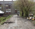 Просто убитая дорога , которая превратилась в русло ручья .