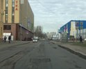 полностью убитая улица, причем давно, причем ямочный ремонт уже давно не помогает