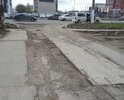 Огромная яма при съезде с ул. Московская во двор дома 109. Так же разбито дорожное полотно.