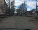 Улица Октябрьская, некогда одна из самых оживлённых улиц города, ведущая к центральному рынку. Дорога не видит ремонта уже несколько лет и администрацию это видимо устраивает...