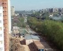 Дорога сделана из бетонных плит, вся в ухабах, тротуара нет, ливневки нет, благоустройства газонов нет. Грязь, мусор. Общественный транспорт по ней ездить не может, так как ее ширина меньше норматива, нет разворотной площадки. А это единственная дорога к микрорайону с 15 тысячным населением!
Нужен срочный капитальный ремонт дороги. А власти пишут про 2019-2035 гг - ожидайте. Но люди живут СЕЙЧАС!