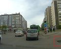 Ладо Кецховели сильно разбита в обоих направлениях по всем полосам. Многие выезжают на встречную для объезда. Ямы глубокие и их много.