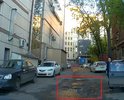 яма глубиной 25 см, ширина более полуметра