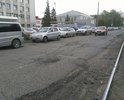 Вот так отремонтировали улицу Лермонтова 8-22 мая 2017 года. После фрезировки покрытия гранулят даже не подмели, сверху хаотично раскидали свежий асфальт и уехали.