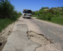 Абсолютно убитый участок дороги на село Константиновка ,Симферопольского района, практически все покрытие усеяно ямами,ямками,выбоинами. Ходит общественный транспорт, население 3 тысячи человек.