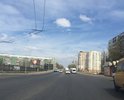 Магистральная улица города. На данном участке самое худшее ее состояние - трещины, колейность, выбоины итд. При существующей транспортной нагрузке дороге не простоять и одного сезона. Нужен капитальный ремонт.