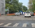 Перекресток улиц Трилиссера и Депутатской в неудовлетворительном состоянии. Ямы рядом с трамвайными путями.