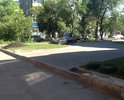 Дорога общего пользования которой пользоваться невозможно , тк высокий бордюрный камень не даёт возможности проехать  автолюбителям .