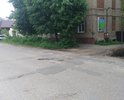 Дорога в центре города, нуждается в ремонте