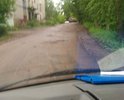 Дорога полностью разбита, глубокие ямы залитые водой просто невозможно объехать, пешеходам ходить негде, они вынуждены ходить по лужам и грязи, а ведь дорога ведет в деревню Большие Перемерки, где находятся жилые дома, на перекрестке Московского шоссе и данной дороги большая глубокая лужа на дне которой глубокие ямы , данную лужу невозможно обойти или объехать.