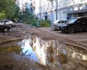 На протяжении очень долгого времени не выполняют ремонт дорог. Уже стерся асфальт на который укладывали текущую дорогу (т.е. второе полотно), на некоторых участках дороги глубина ям превышает 40 см.