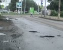 В районе ворот старого хим.цеха большие ямы, приходится объезжать по встречке. А если заливает дождем, то тот кто не знает влетает в них.