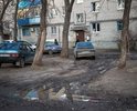 Дорога во дворах домов 45-37 по улице Гагарина г.Казань - ужасная. В период дождей такие лужи, что приходится весь дом обходить что бы попасть к автомобилю или выйти на автобусную остановку. С детьми гулять вообще невозможно, коляска просто не едет, к колесам прилипает грязь и объехать лужи возмодности нет. Просим принять меры. Так же проблема с парковочными местами.