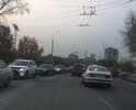 Недавно положенный асфальт уже разрушается, попытались заделать заплатками, но так как подрядчики воруют, то качество «заплаток» оставляет желать лучшего. Торчат буграми из плоскости полотна