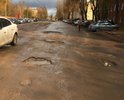 На дороге огромное количество ям глубиной до 15-20 см.,которые нельзя определить после дождя и в темное время суток. Административно-технический надзор Тулы разводит руками- ничего не можем сделать. Приезжали рабочие летом , насыпали асфальт в несколько ямок(больше просыпали возле ям, сделав вокруг них бугры). Так административно-технический надзор отреагировал на жалобу и сказал, что больше они сделать ничего не могут, т.к. кап.ремонт дороги запланирован на 2018 г. Уже несколько лет мы просим сделать хотя бы какой нибудь ямочный ремонт этих 600 метров.
С уважением, Лихачев М.А.