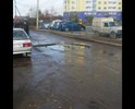 сплошные ямы некоторые из них автомобили объезжают по тротуарам